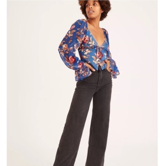 NWT Urban Outfitters Topanga Button Front Cropped Blue Floral Ruffle Blouse Top - Picture 11 of 12